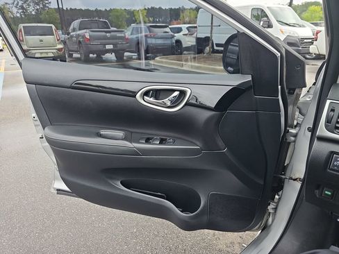 Used 2019 Nissan Sentra SV FWD image 31