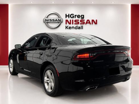 Used 2022 Dodge Charger SXT RWD image 2