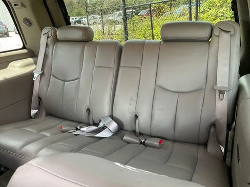 Used 2005 Cadillac Escalade AWD image 17