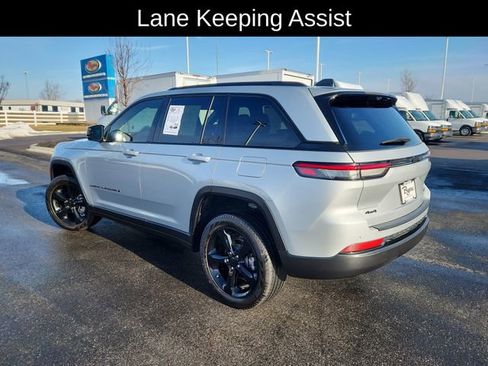 Used 2025 Jeep Grand Cherokee Limited w/ Luxury Tech Group II AWD/4WD image 5