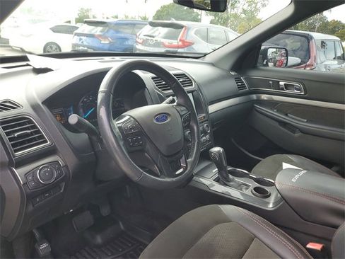 Used 2018 Ford Explorer XLT w/ Equipment Group 202A image 18