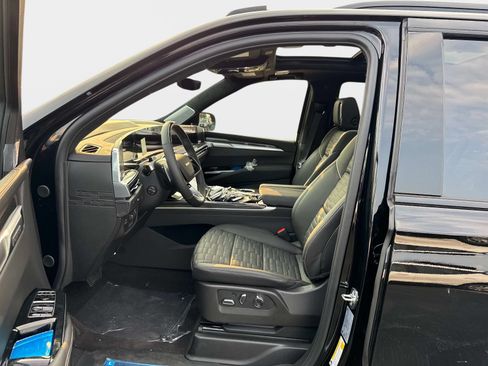 Used 2026 Cadillac Escalade V w/ LPO, ONYX Package AWD/4WD image 17