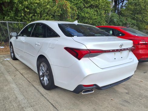Used 2019 Toyota Avalon XLE FWD image 2