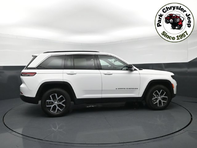 Certified 2025 Jeep Grand Cherokee Limited AWD/4WD image 6