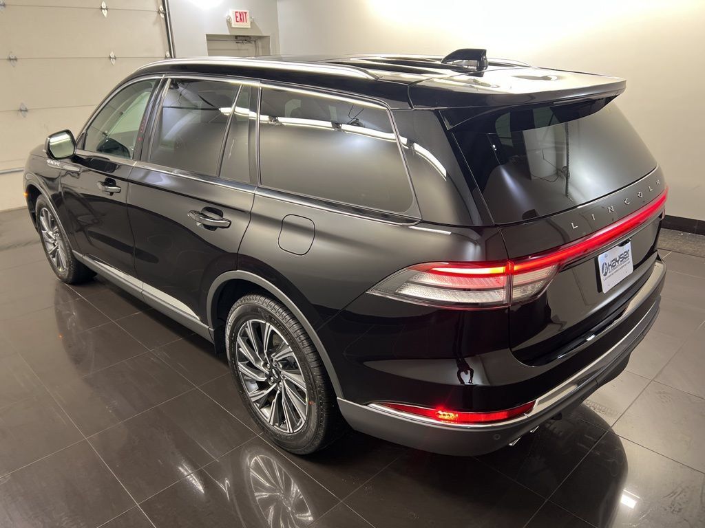 Used 2026 Lincoln Aviator AWD image 4