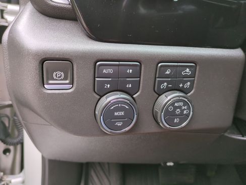 Certified 2022 Chevrolet Silverado 1500 LTZ w/ LTZ Premium Package image 17