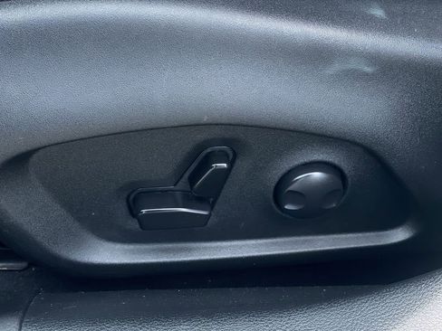 Used 2023 Jeep Compass Limited image 22