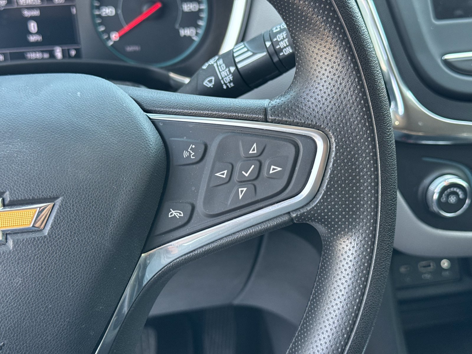 Used 2023 Chevrolet Equinox LS FWD image 27