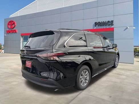 New 2026 Toyota Sienna XLE FWD image 4