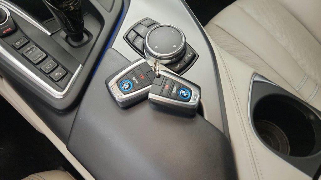 Used 2015 BMW i8 AWD/4WD image 93