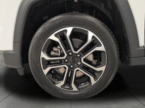 Used 2023 Jeep Compass Limited w/ Sun and Sound Group AWD/4WD image 5