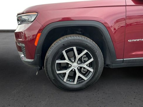 Used 2024 Jeep Grand Cherokee L Limited AWD/4WD image 13