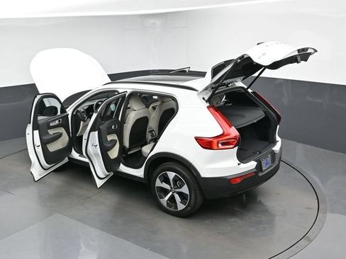Used 2024 Volvo XC40 B5 Plus AWD/4WD image 48