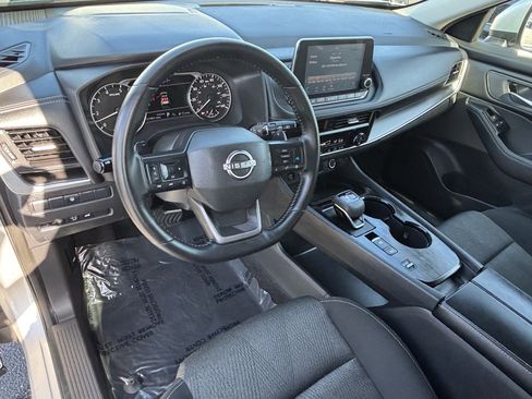 Used 2025 Nissan Rogue SV FWD image 17