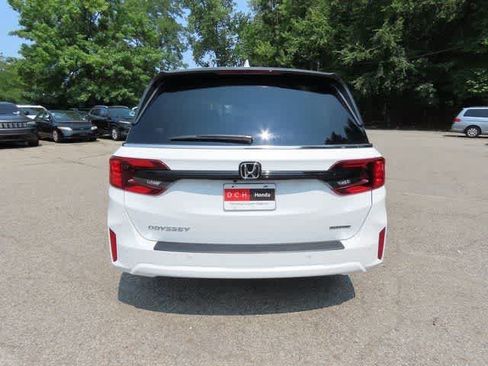 New 2026 Honda Odyssey Touring image 5