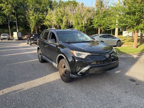 Used 2017 Toyota RAV4 LE FWD image 7