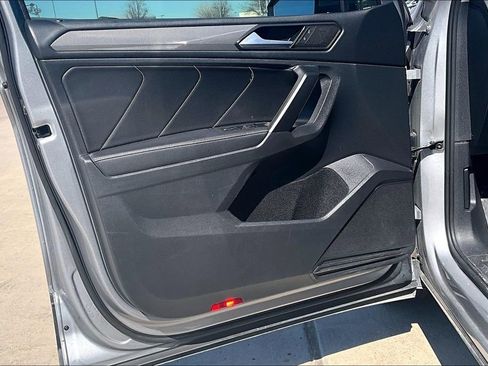 Used 2022 Volkswagen Tiguan SE image 21