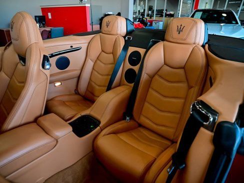 Used 2018 Maserati GranTurismo Convertible image 18