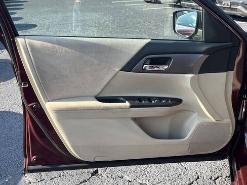 Used 2013 Honda Accord LX image 10
