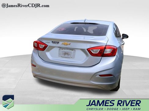 Used 2018 Chevrolet Cruze LT FWD image 16