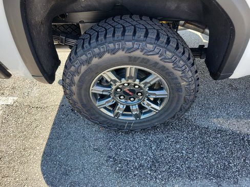 New 2026 GMC Sierra 1500 AT4X image 5