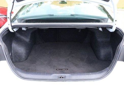 Used 2025 Nissan Altima 2.5 SV FWD image 7