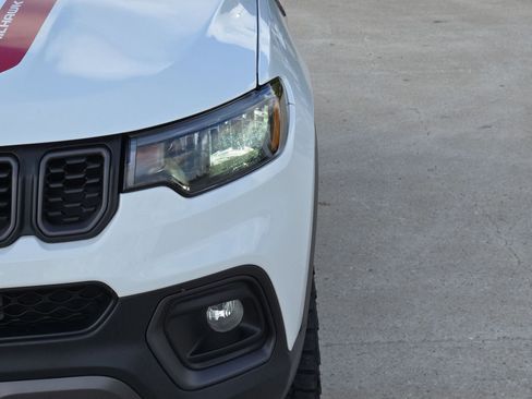 Used 2025 Jeep Compass Trailhawk AWD/4WD image 10