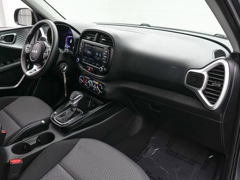 Used 2025 Kia Soul LX FWD image 22