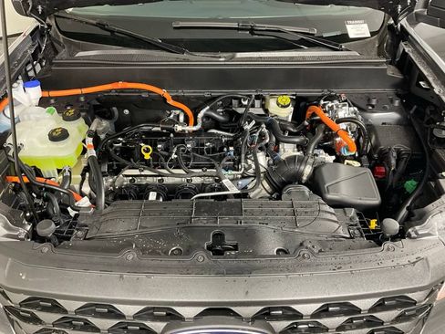 New 2026 Ford Maverick XLT w/ XLT Luxury Package FWD image 9
