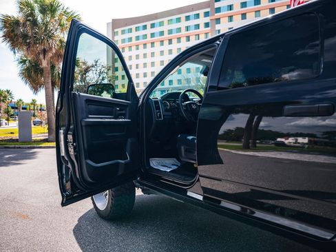 Used 2017 RAM 3500 Tradesman w/ Chrome Appearance Group image 10