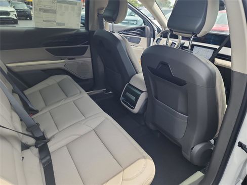 New 2025 Lincoln Nautilus Premier image 20