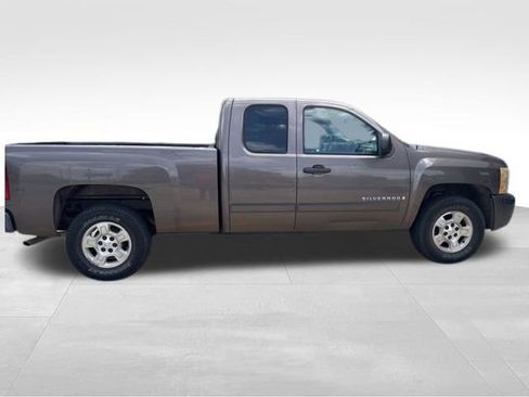 Used 2007 Chevrolet Silverado 1500 LT w/ 1LT Convenience Package RWD image 9