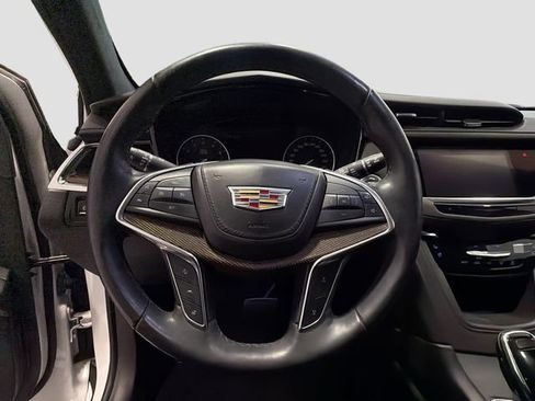 Used 2018 Cadillac XT5 Platinum w/ Driver Assist Package image 9