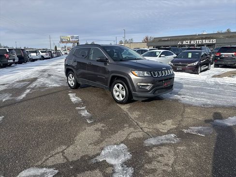 Used 2019 Jeep Compass Latitude w/ Popular Equipment Group AWD/4WD image 2