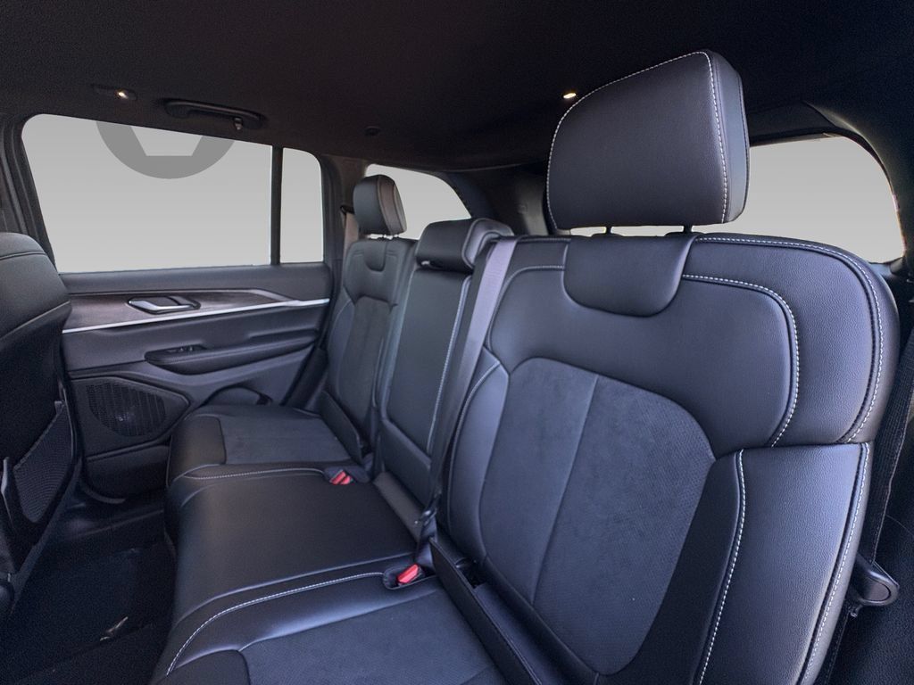 New 2026 Jeep Grand Cherokee Altitude AWD/4WD image 5