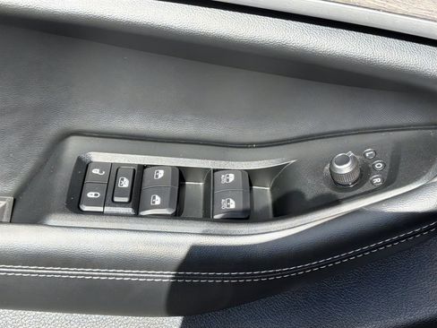 Used 2025 Jeep Grand Cherokee Limited w/ Luxury Tech Group II image 16