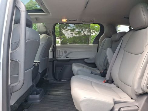 Certified 2021 Toyota Sienna XLE w/ XLE Plus Package FWD image 12
