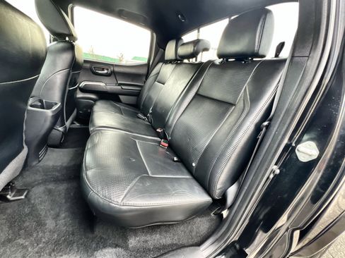 Used 2018 Toyota Tacoma Limited image 25