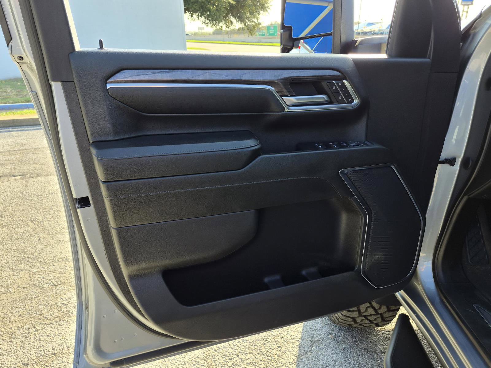 Used 2024 Chevrolet Silverado 2500 LTZ AWD/4WD image 18