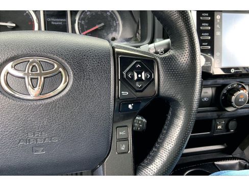 Used 2023 Toyota 4Runner TRD Off-Road Premium AWD/4WD image 18