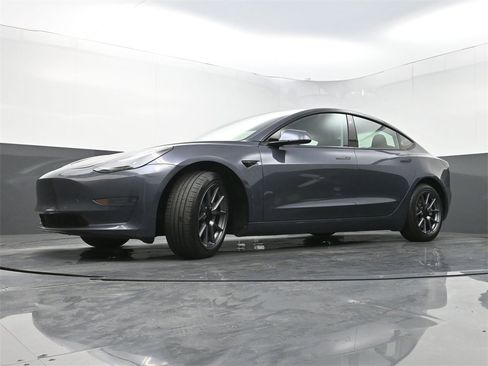 Used 2022 Tesla Model 3 Long Range image 22