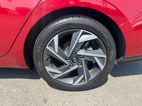 Used 2024 Hyundai Elantra Limited FWD image 18