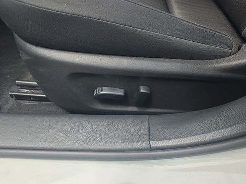 Used 2025 Nissan Altima 2.5 SV FWD image 12