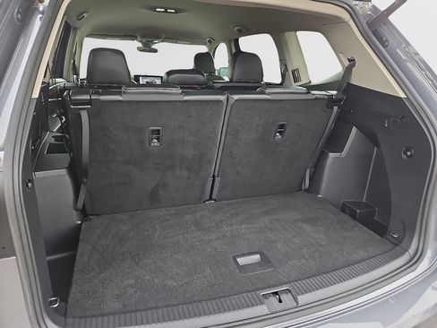 Used 2025 Volkswagen Atlas SE FWD image 9
