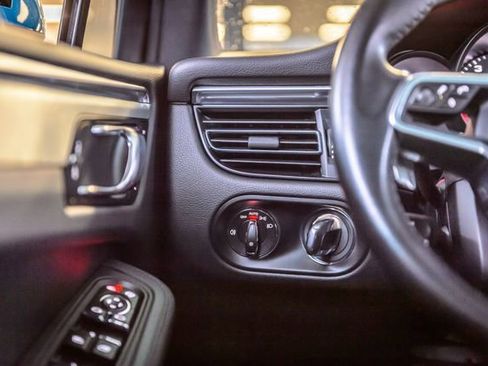 Used 2019 Porsche Macan S image 24