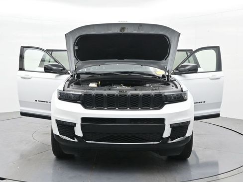 Used 2023 Jeep Grand Cherokee L Limited w/ Black Appearance Package AWD/4WD image 36