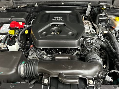 Used 2022 Jeep Wrangler Unlimited Rubicon w/ LED Lighting Group image 24