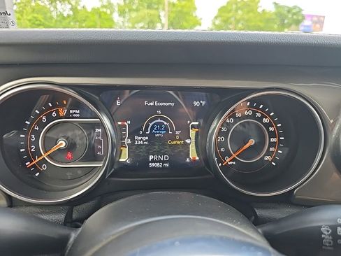 Used 2021 Jeep Wrangler Unlimited Sahara AWD/4WD image 12
