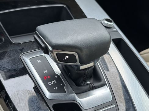 Used 2025 Audi Q5 2.0T Premium image 24