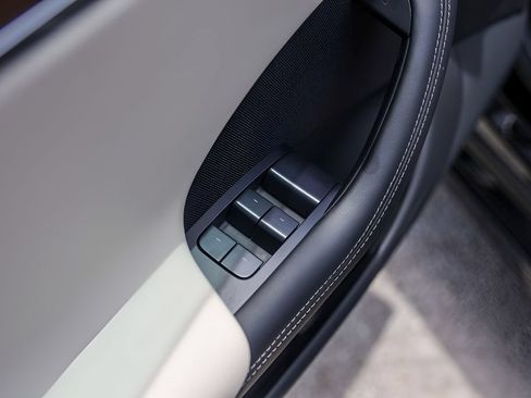 Used 2022 Tesla Model S AWD/4WD image 16